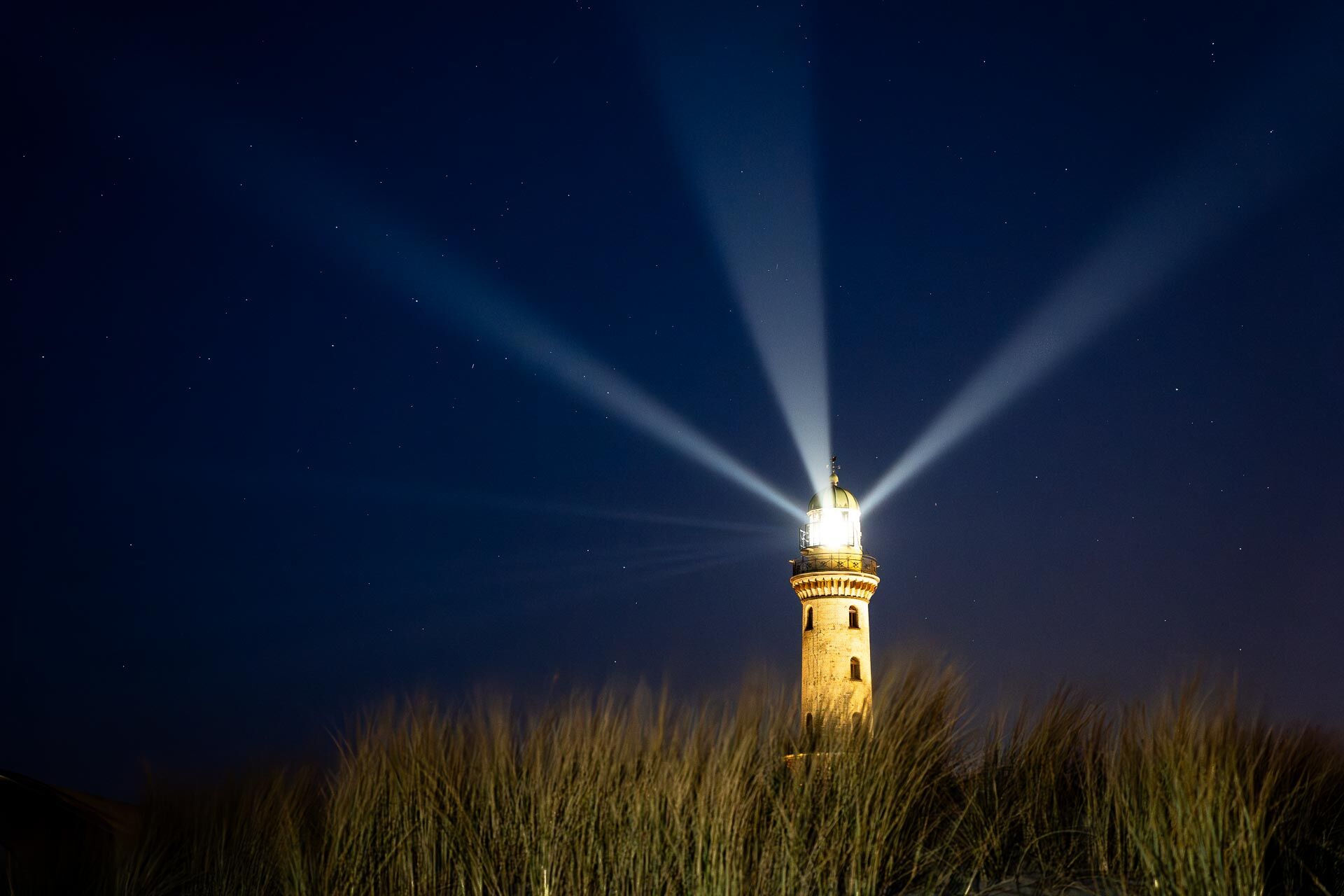 Leuchtturm Warnemünde bei Nacht